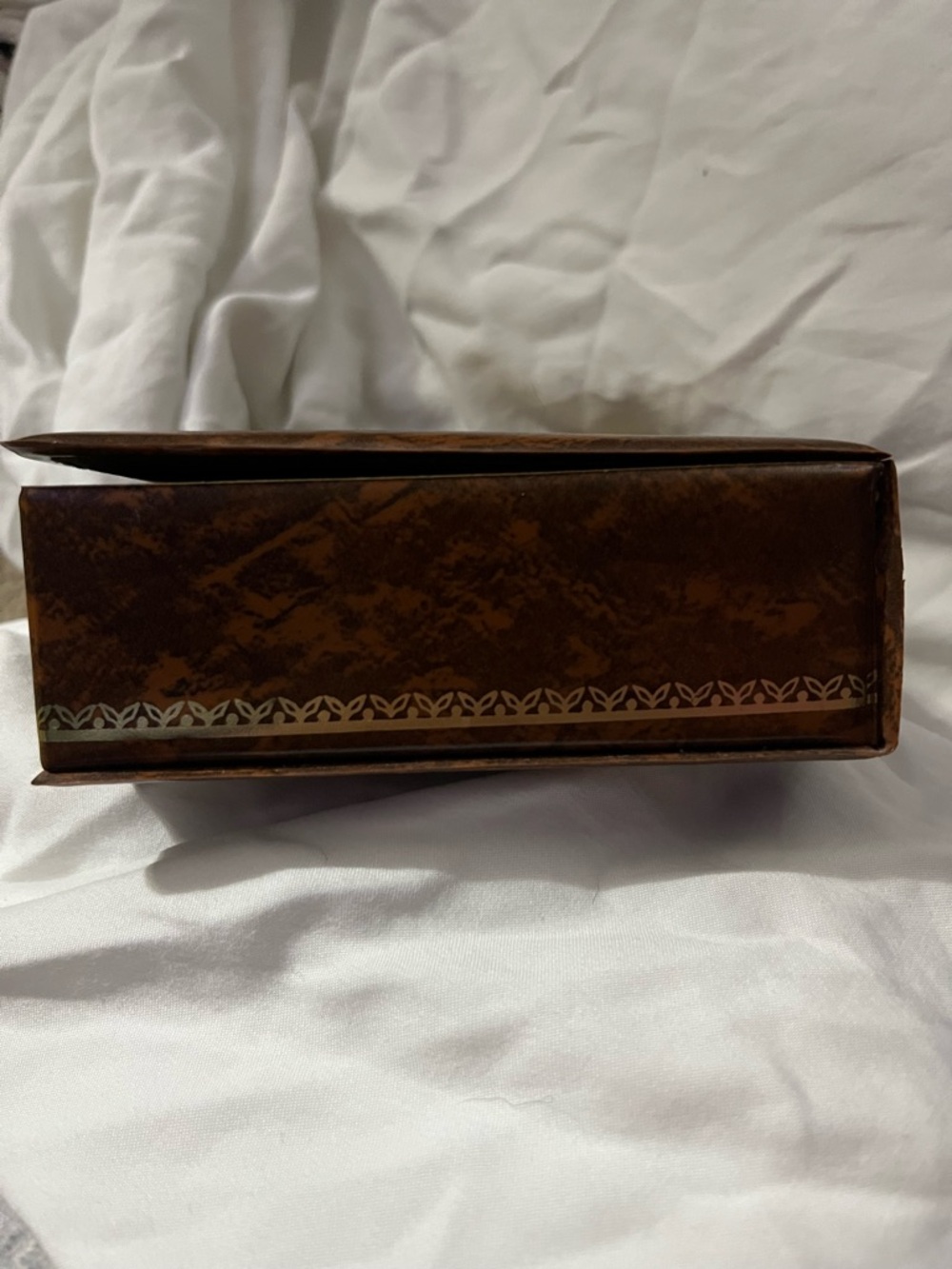 Vintage tapestry jewelry box - Picture 9 of 9
